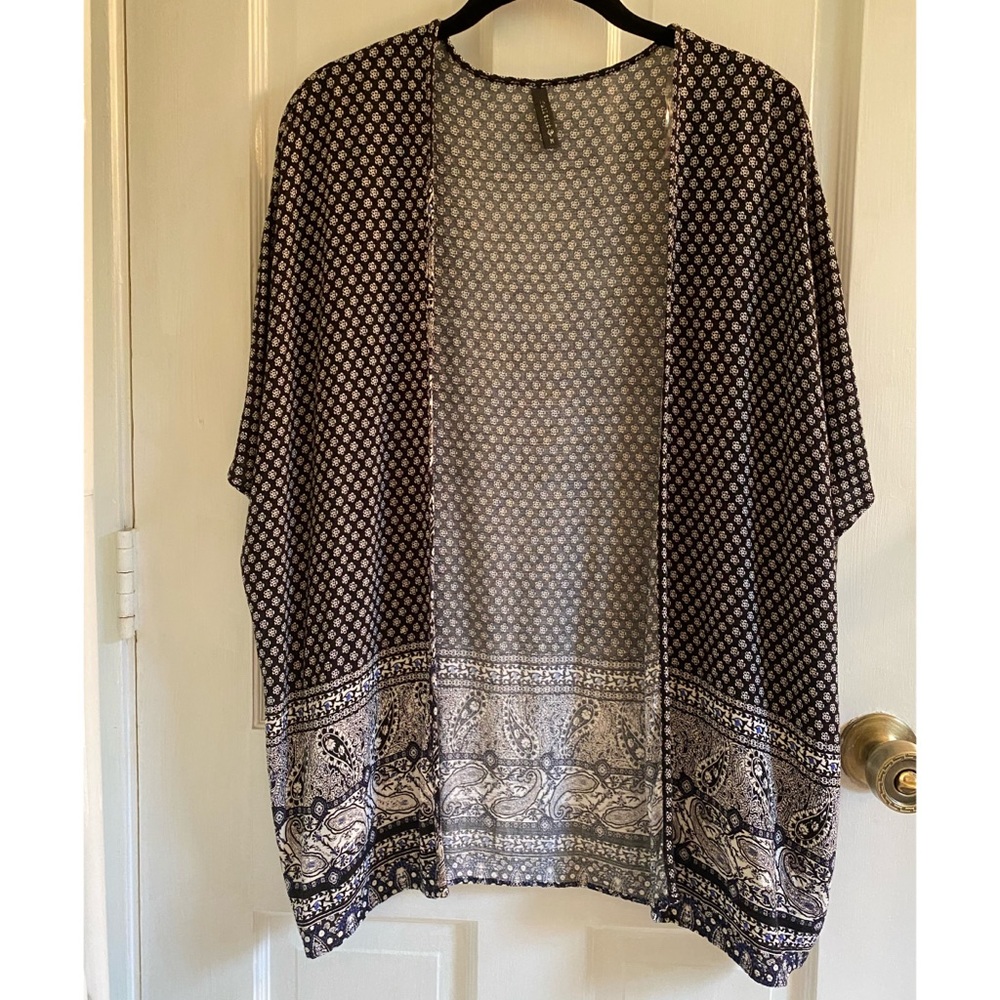 Tilly’s Full Tilt Flower and Paisley Kimono